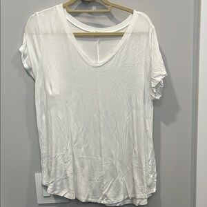 Zenana Outfitters White Relaxed Short Sleeve Tee